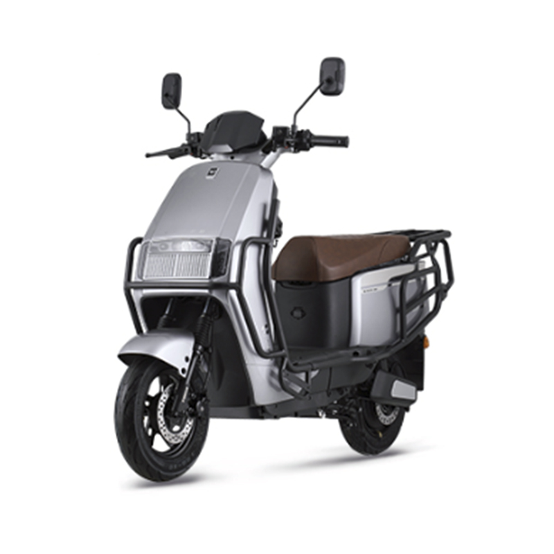 ¿Cómo se comporta el scooter eléctrico modelo Turtle en términos de estabilidad a velocidades más altas o durante curvas cerradas?