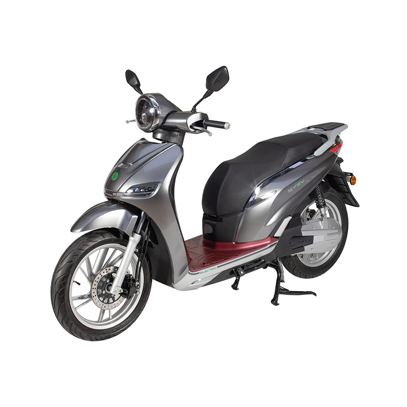 ¿Cuál es la diferencia entre una bicicleta eléctrica con tracción central y una con tracción central en términos de eficiencia?
